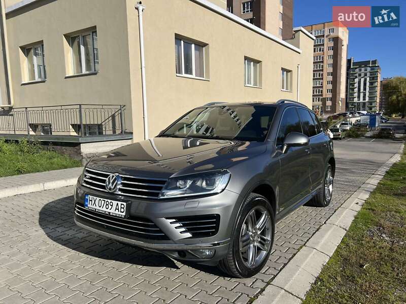 Внедорожник / Кроссовер Volkswagen Touareg 2016 в Хмельницком