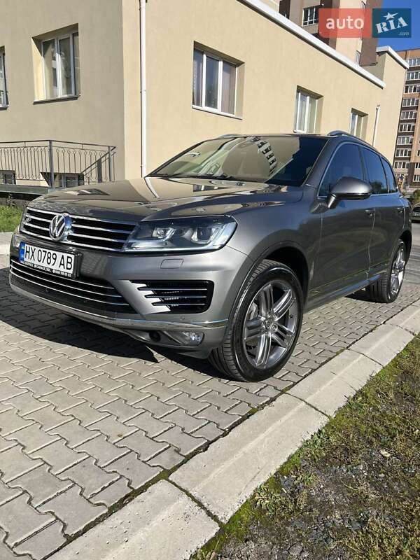 Внедорожник / Кроссовер Volkswagen Touareg 2016 в Хмельницком