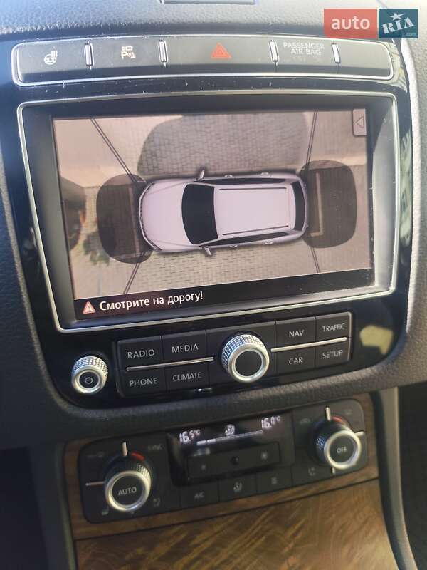 Внедорожник / Кроссовер Volkswagen Touareg 2016 в Хмельницком