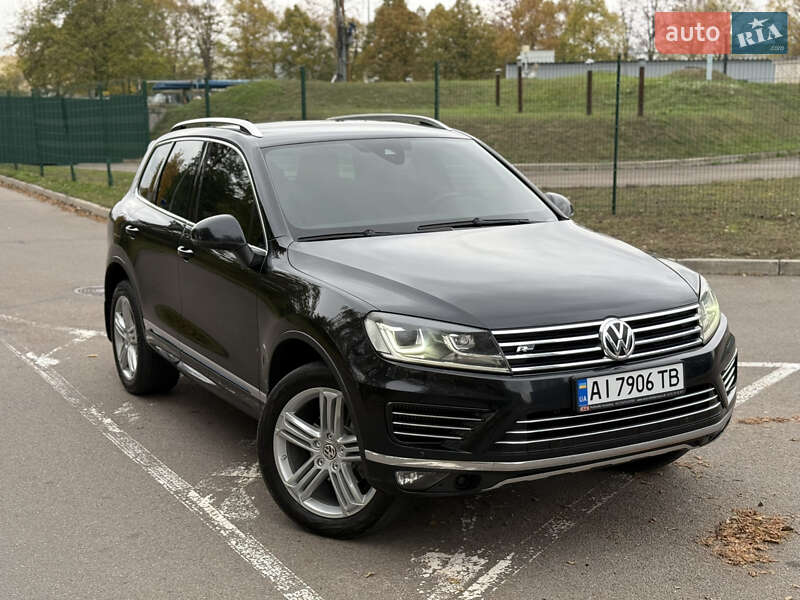 Позашляховик / Кросовер Volkswagen Touareg 2015 в Києві
