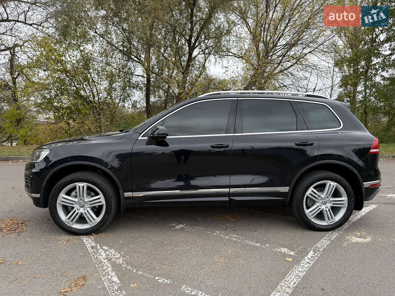 Позашляховик / Кросовер Volkswagen Touareg 2015 в Києві