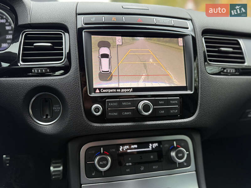Позашляховик / Кросовер Volkswagen Touareg 2015 в Києві