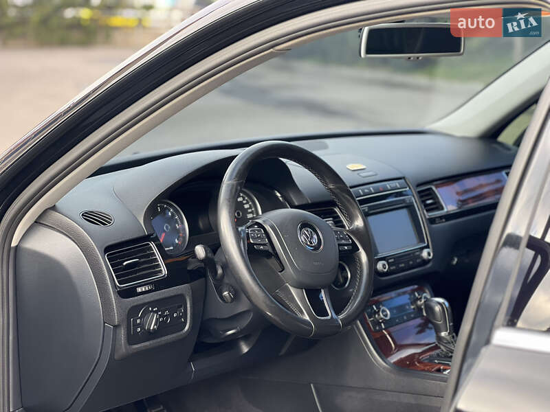 Внедорожник / Кроссовер Volkswagen Touareg 2011 в Тернополе