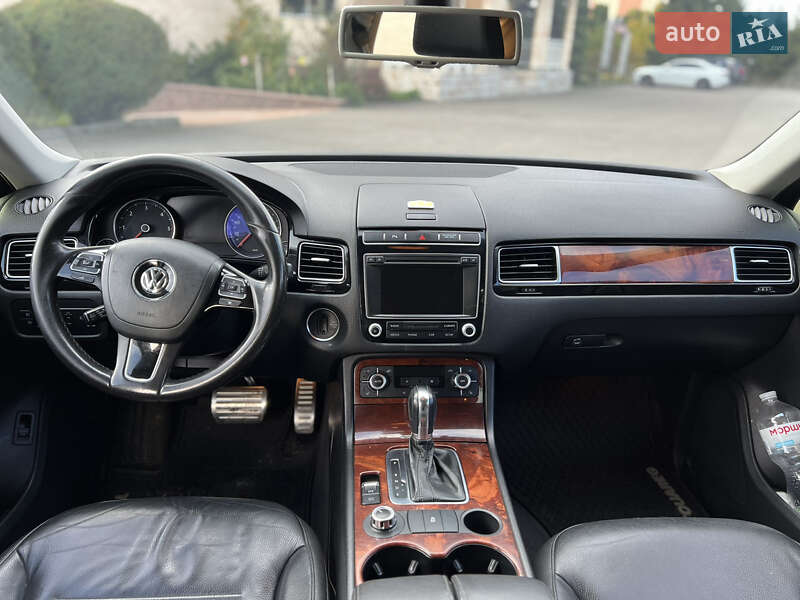 Внедорожник / Кроссовер Volkswagen Touareg 2011 в Тернополе