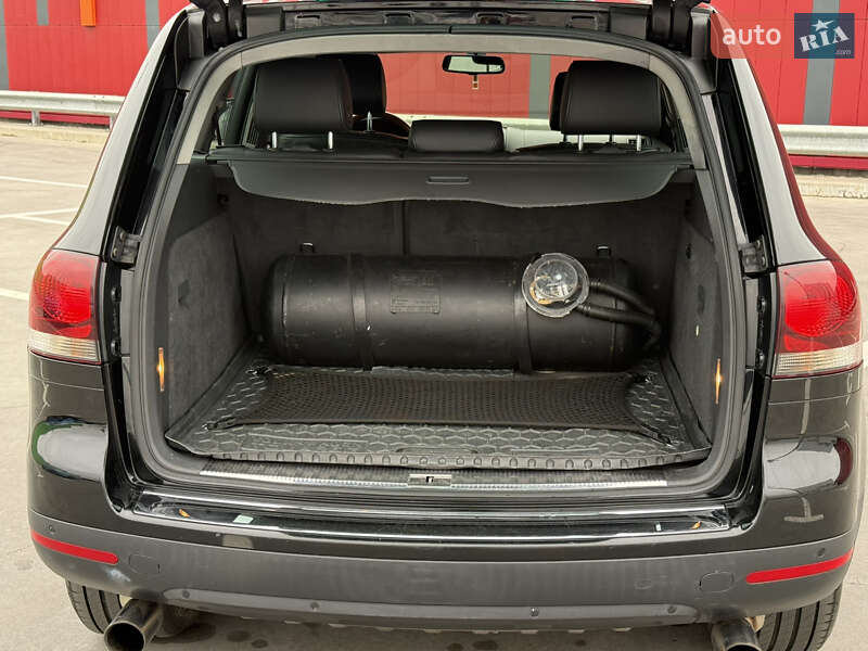 Внедорожник / Кроссовер Volkswagen Touareg 2007 в Киеве