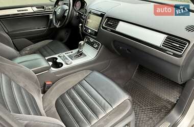 Внедорожник / Кроссовер Volkswagen Touareg 2012 в 