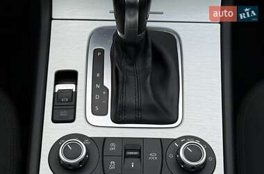 Внедорожник / Кроссовер Volkswagen Touareg 2012 в 