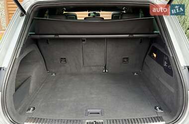 Внедорожник / Кроссовер Volkswagen Touareg 2012 в 