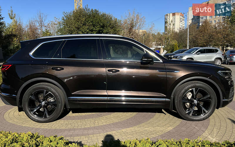 Позашляховик / Кросовер Volkswagen Touareg 2021 в Львові