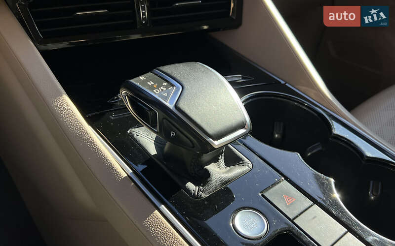 Позашляховик / Кросовер Volkswagen Touareg 2021 в Львові
