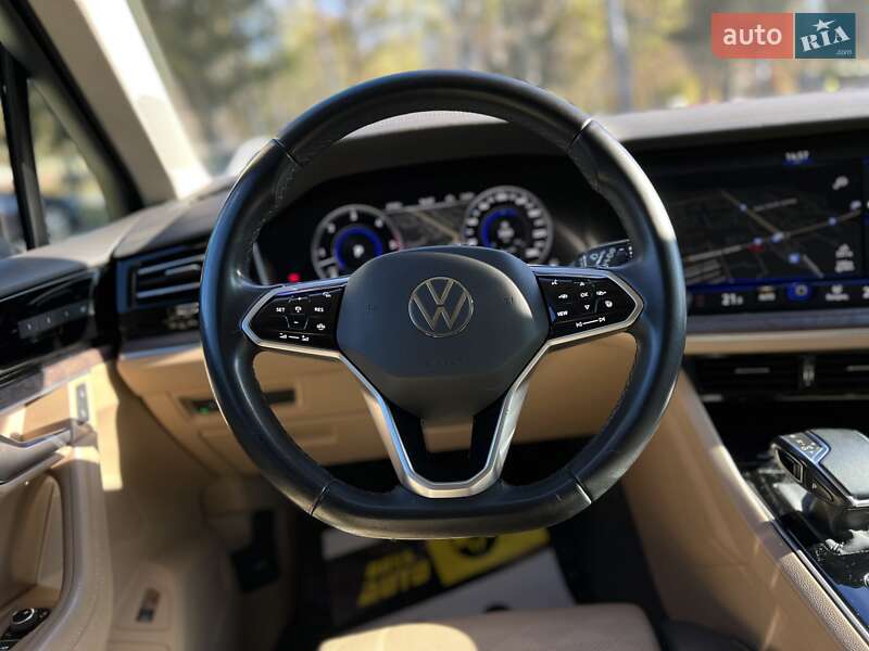Позашляховик / Кросовер Volkswagen Touareg 2021 в Львові