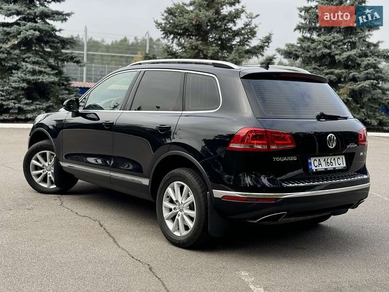 Позашляховик / Кросовер Volkswagen Touareg 2017 в Києві