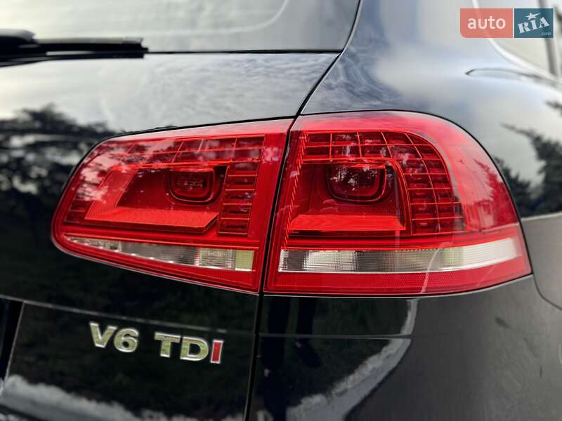 Позашляховик / Кросовер Volkswagen Touareg 2017 в Києві