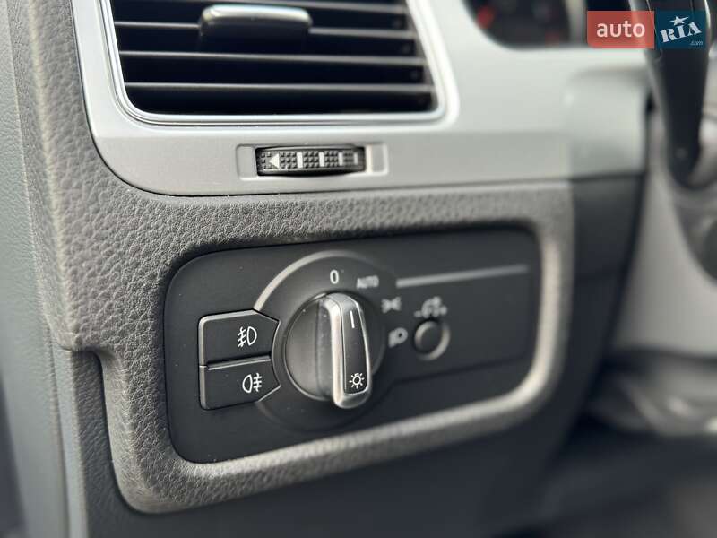 Позашляховик / Кросовер Volkswagen Touareg 2017 в Києві