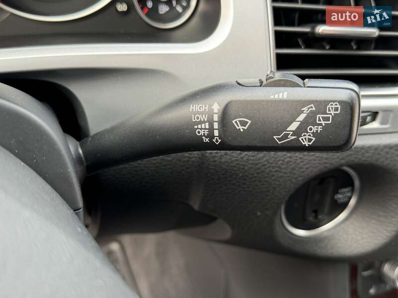 Позашляховик / Кросовер Volkswagen Touareg 2017 в Києві