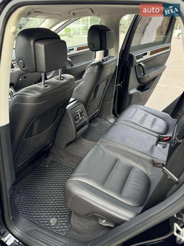 Позашляховик / Кросовер Volkswagen Touareg 2017 в Києві