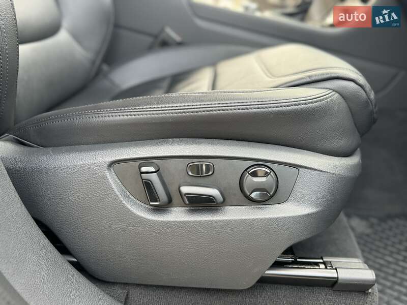 Позашляховик / Кросовер Volkswagen Touareg 2017 в Києві