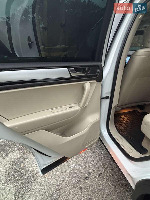 Позашляховик / Кросовер Volkswagen Touareg 2012 в Києві фото 17 Позашляховик / Кросовер Volkswagen Touareg 2012 в Києві