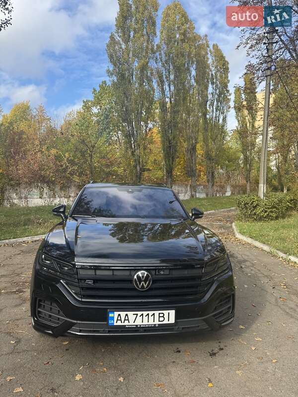 Позашляховик / Кросовер Volkswagen Touareg 2023 в Києві