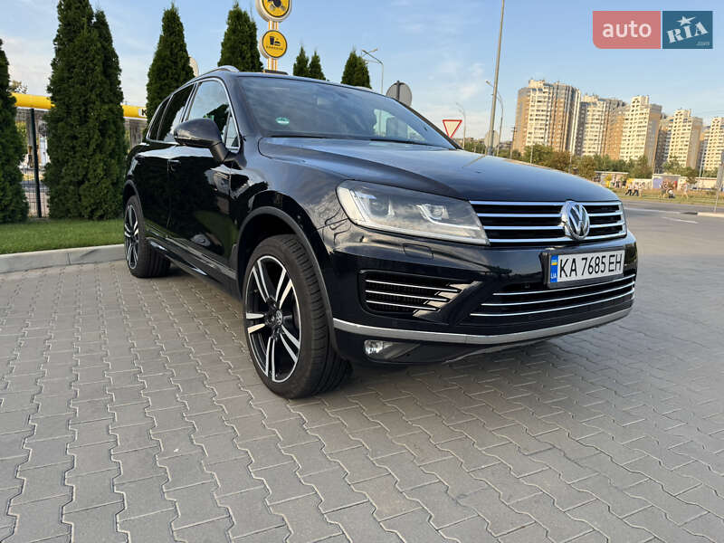 Внедорожник / Кроссовер Volkswagen Touareg 2016 в Киеве