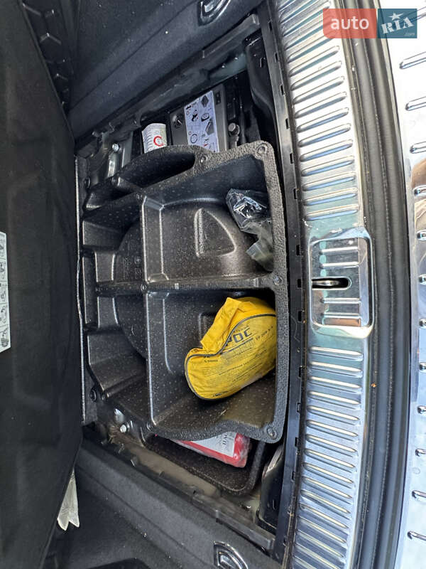 Внедорожник / Кроссовер Volkswagen Touareg 2016 в Киеве