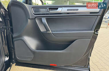 Внедорожник / Кроссовер Volkswagen Touareg 2016 в 