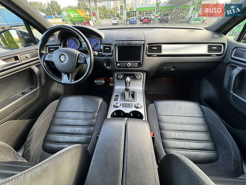 Внедорожник / Кроссовер Volkswagen Touareg 2016 в Киеве