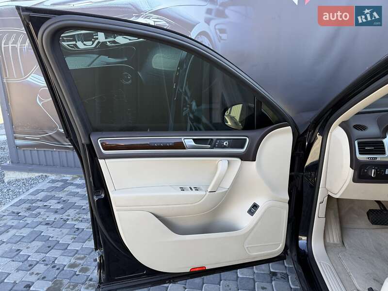 Позашляховик / Кросовер Volkswagen Touareg 2016 в Львові фото 21 Позашляховик / Кросовер Volkswagen Touareg 2016 в Львові