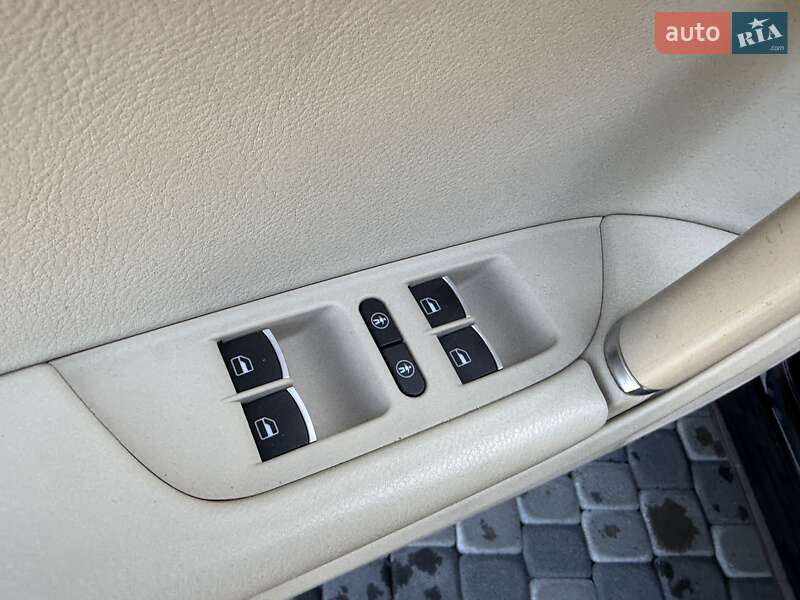 Позашляховик / Кросовер Volkswagen Touareg 2016 в Львові фото 24 Позашляховик / Кросовер Volkswagen Touareg 2016 в Львові