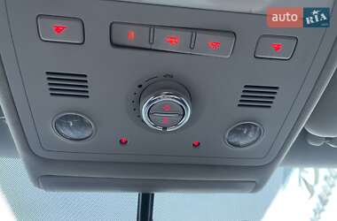 Внедорожник / Кроссовер Volkswagen Touareg 2010 в 