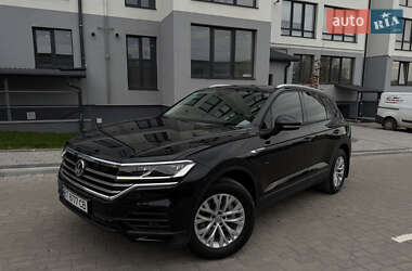 Позашляховик / Кросовер Volkswagen Touareg 2019 в Дубні