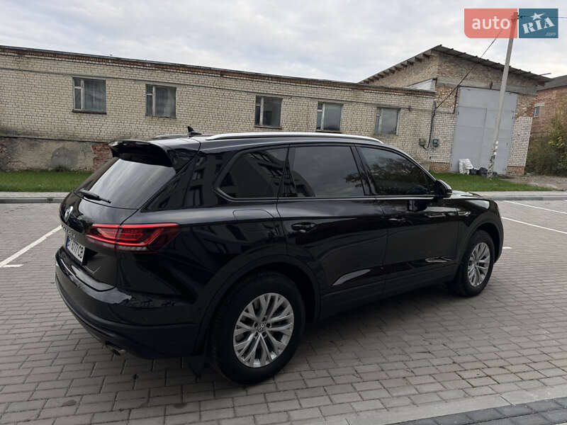 Внедорожник / Кроссовер Volkswagen Touareg 2019 в Дубно