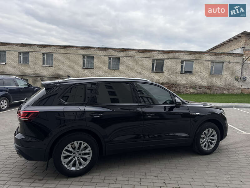 Внедорожник / Кроссовер Volkswagen Touareg 2019 в Дубно