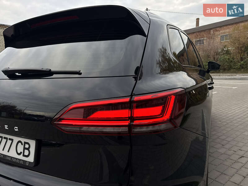 Внедорожник / Кроссовер Volkswagen Touareg 2019 в Дубно