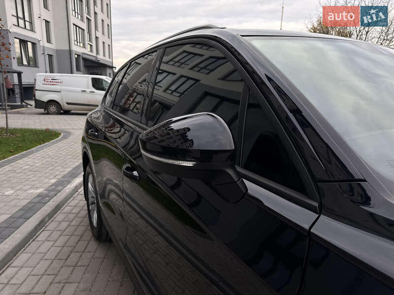 Внедорожник / Кроссовер Volkswagen Touareg 2019 в Дубно