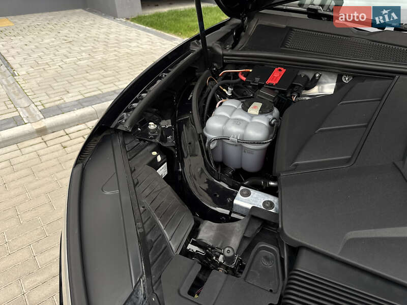 Внедорожник / Кроссовер Volkswagen Touareg 2019 в Дубно