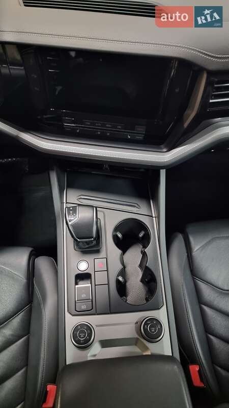 Позашляховик / Кросовер Volkswagen Touareg 2019 в Києві фото 8 Позашляховик / Кросовер Volkswagen Touareg 2019 в Києві