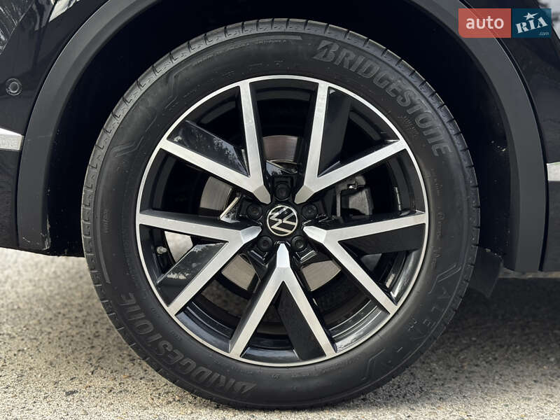 Внедорожник / Кроссовер Volkswagen Touareg 2021 в Днепре