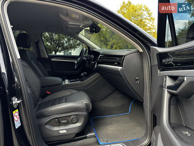 Внедорожник / Кроссовер Volkswagen Touareg 2021 в Днепре