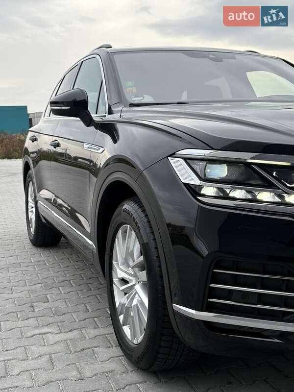 Внедорожник / Кроссовер Volkswagen Touareg 2019 в Львове
