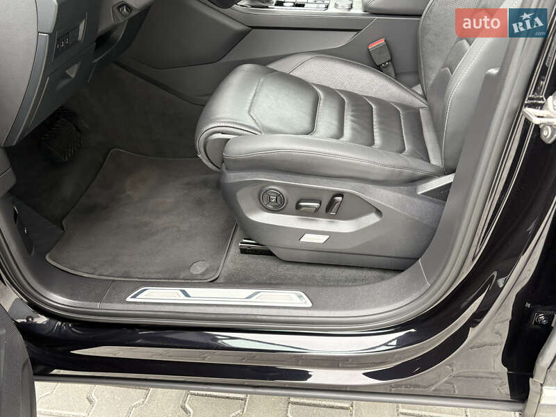 Внедорожник / Кроссовер Volkswagen Touareg 2019 в Львове