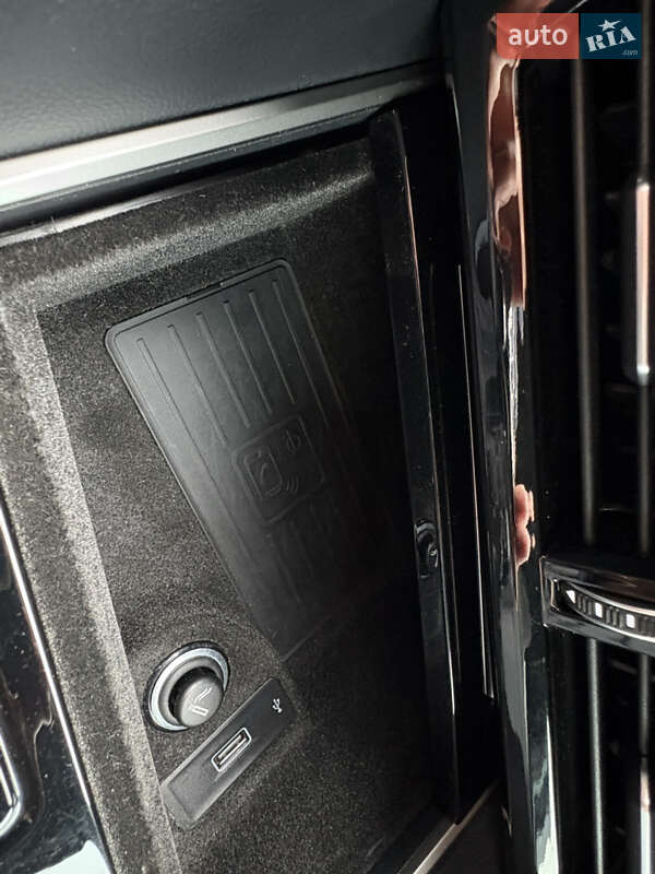 Внедорожник / Кроссовер Volkswagen Touareg 2019 в Львове