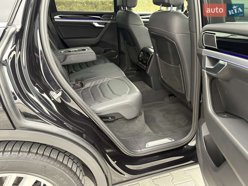 Внедорожник / Кроссовер Volkswagen Touareg 2019 в Львове