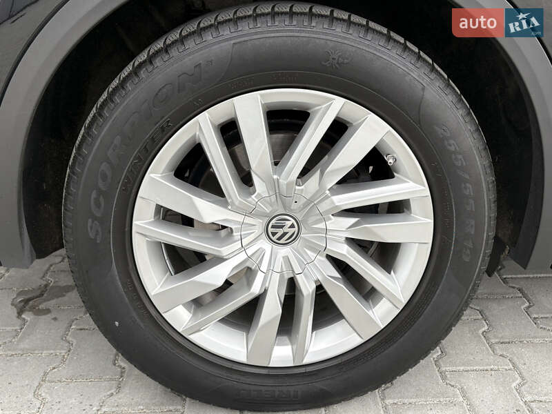 Внедорожник / Кроссовер Volkswagen Touareg 2019 в Львове