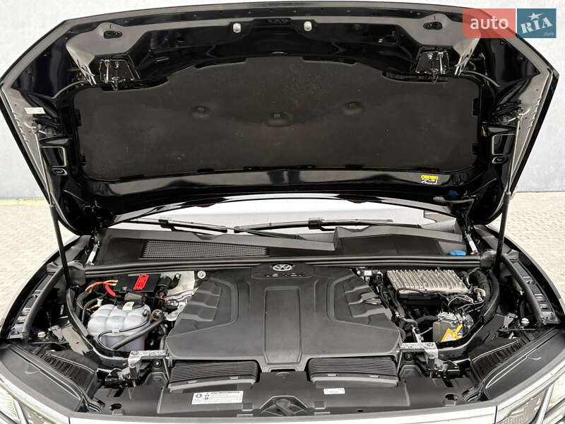 Внедорожник / Кроссовер Volkswagen Touareg 2019 в Львове