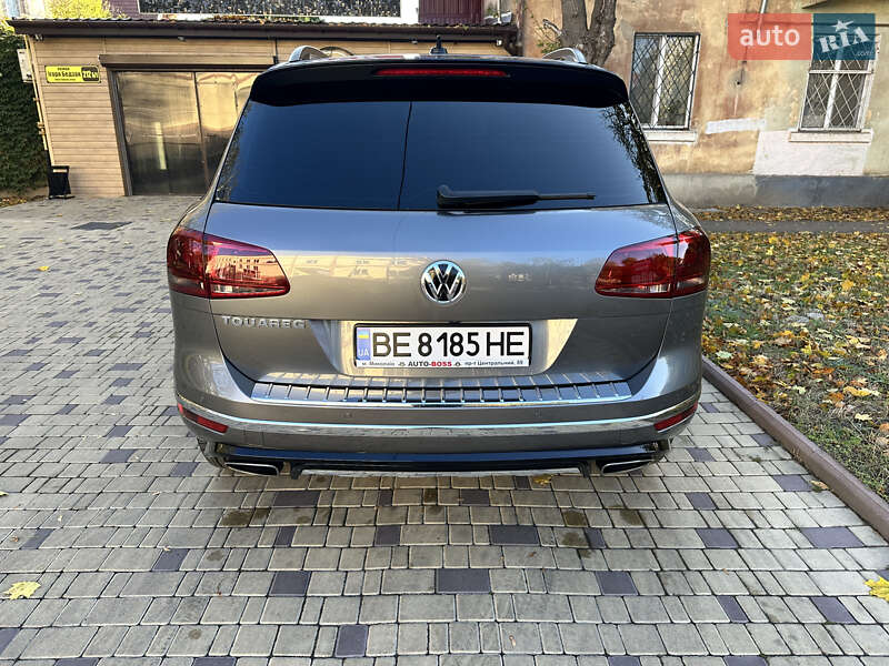 Позашляховик / Кросовер Volkswagen Touareg 2015 в Миколаєві