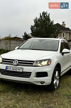 Позашляховик / Кросовер Volkswagen Touareg 2014 в Києві