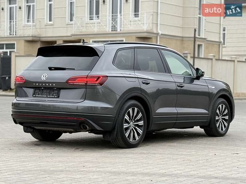 Позашляховик / Кросовер Volkswagen Touareg 2018 в Одесі