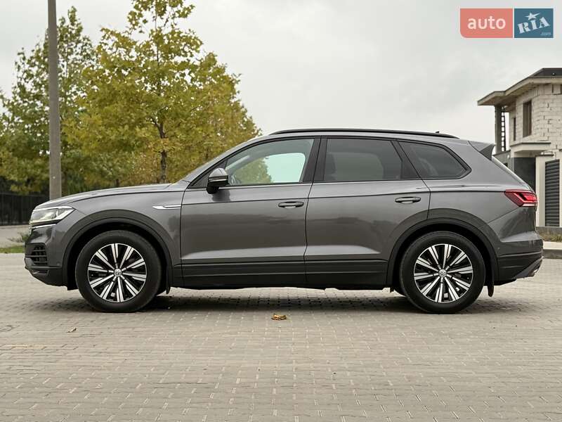 Позашляховик / Кросовер Volkswagen Touareg 2018 в Одесі