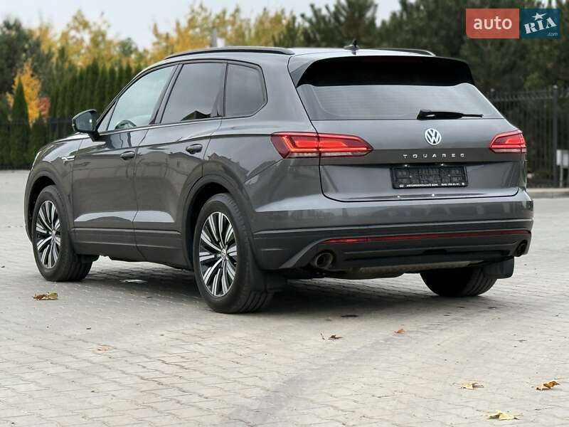 Позашляховик / Кросовер Volkswagen Touareg 2018 в Одесі